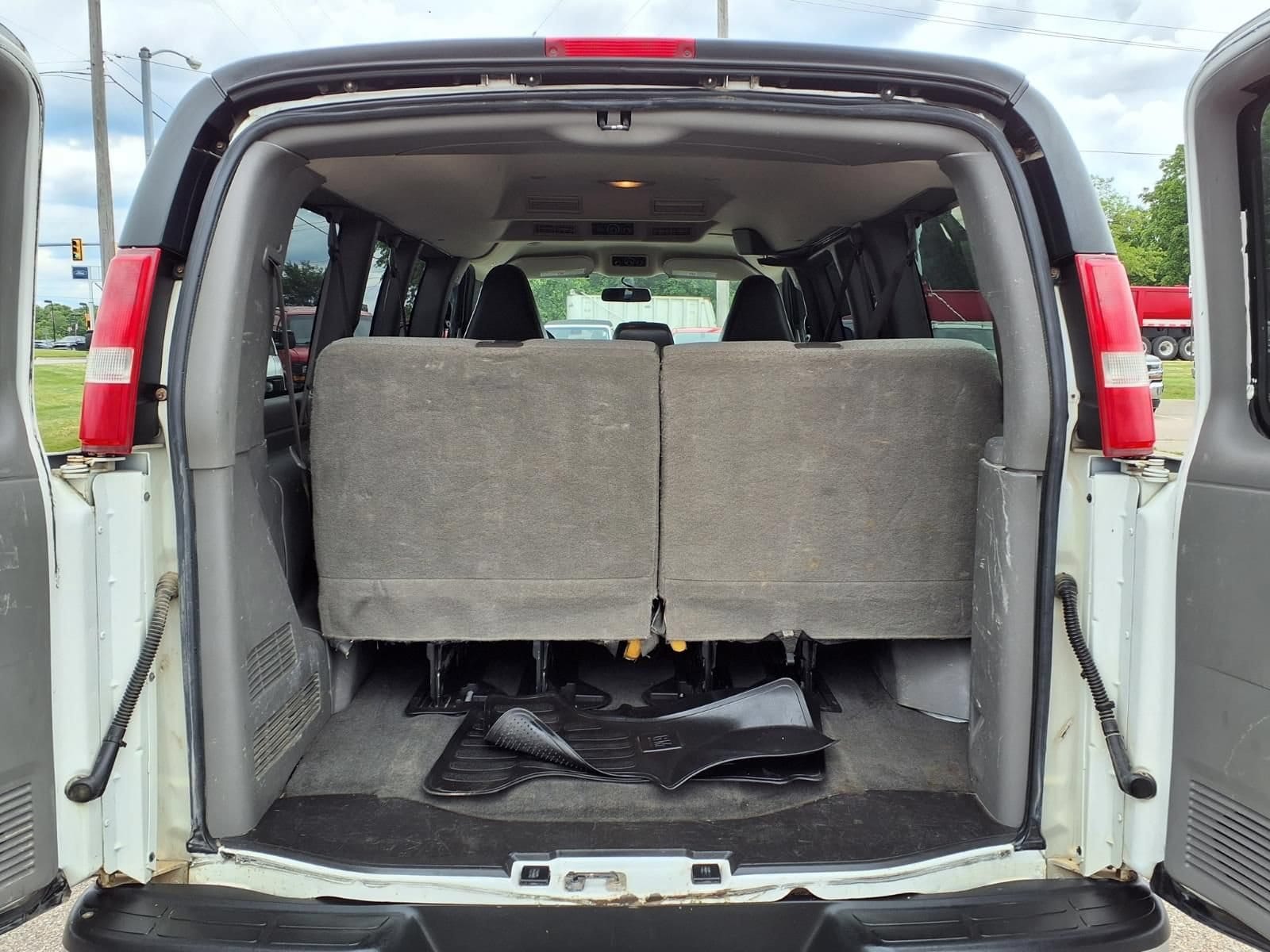 Thumbnail: 2017 Chevrolet Express - 10