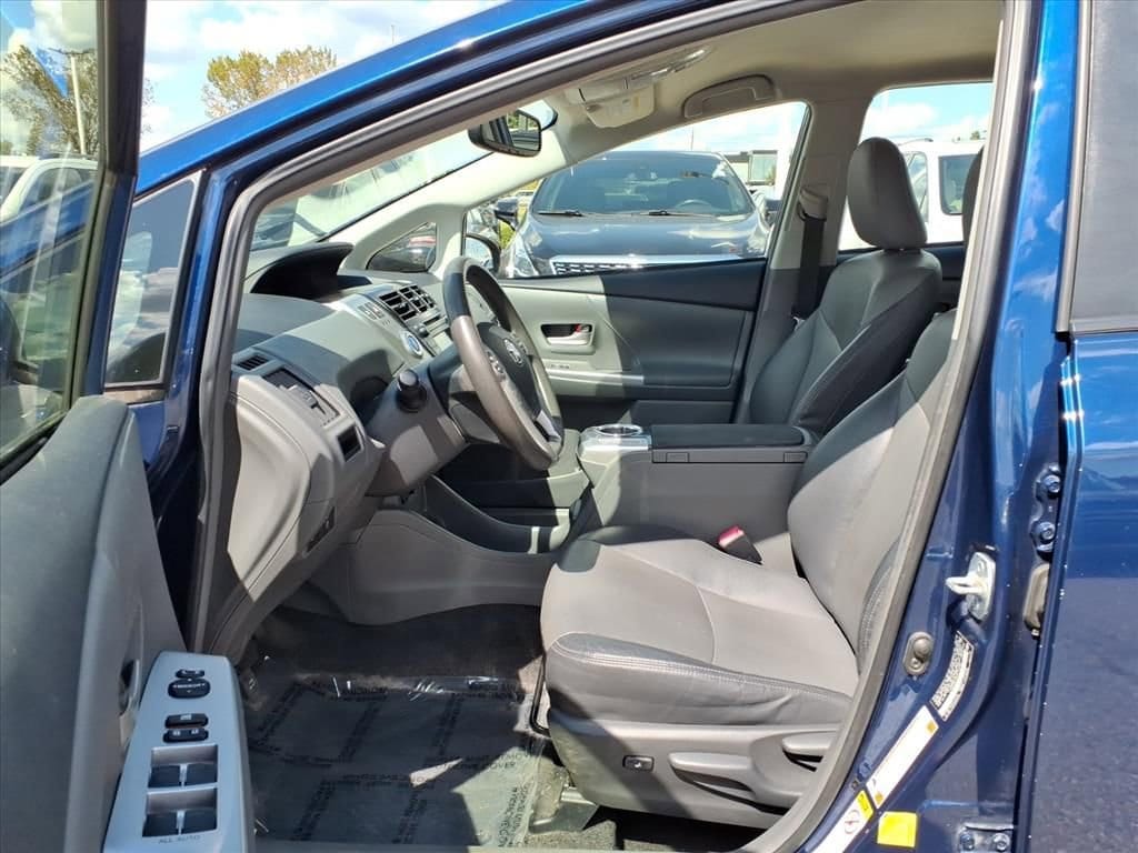 Thumbnail: 2012 Toyota Prius v - 16