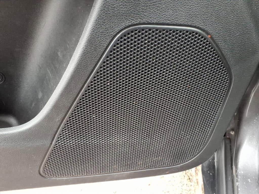 Thumbnail: 2019 Jeep Cherokee - 16