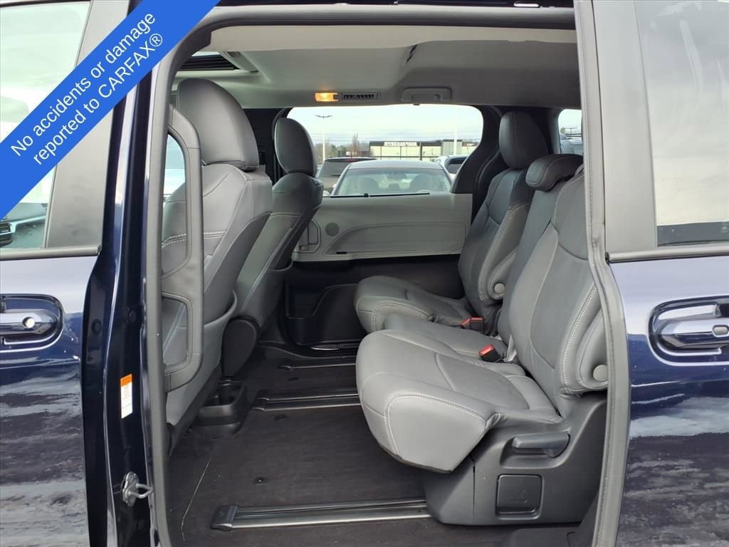 Thumbnail: 2025 Toyota Sienna - 12