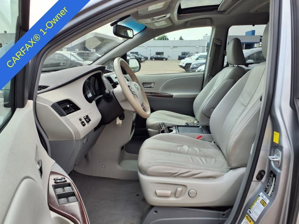 2011 Toyota Sienna XLE 18