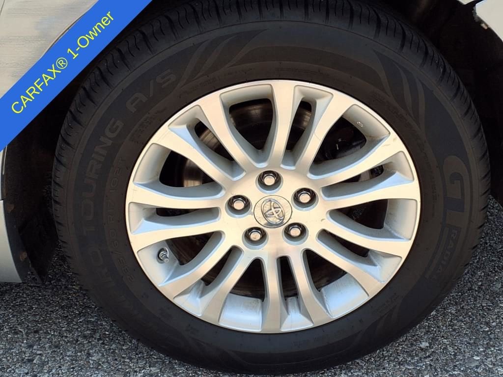 Thumbnail: 2011 Toyota Sienna - 10