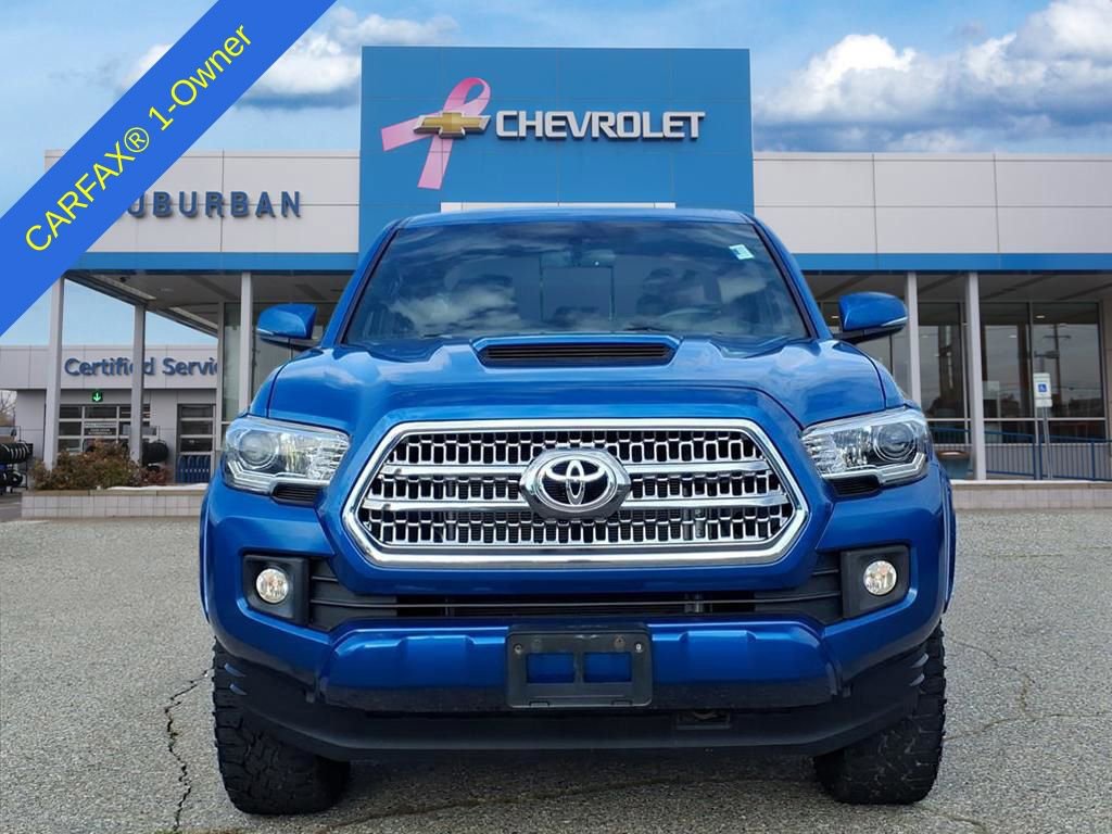2017 Toyota Tacoma SR5 photo 2