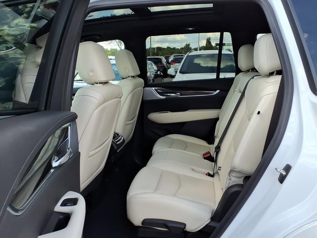 Thumbnail: 2023 Cadillac XT6 - 11