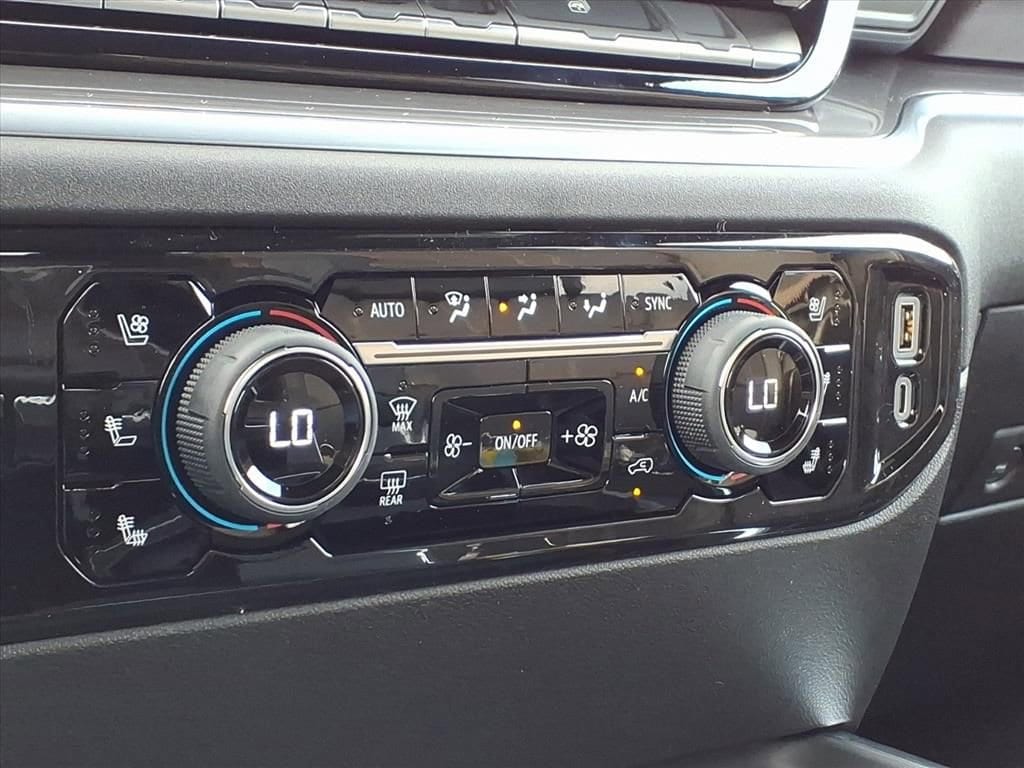 Thumbnail: 2026 Chevrolet Silverado 3500 - 21