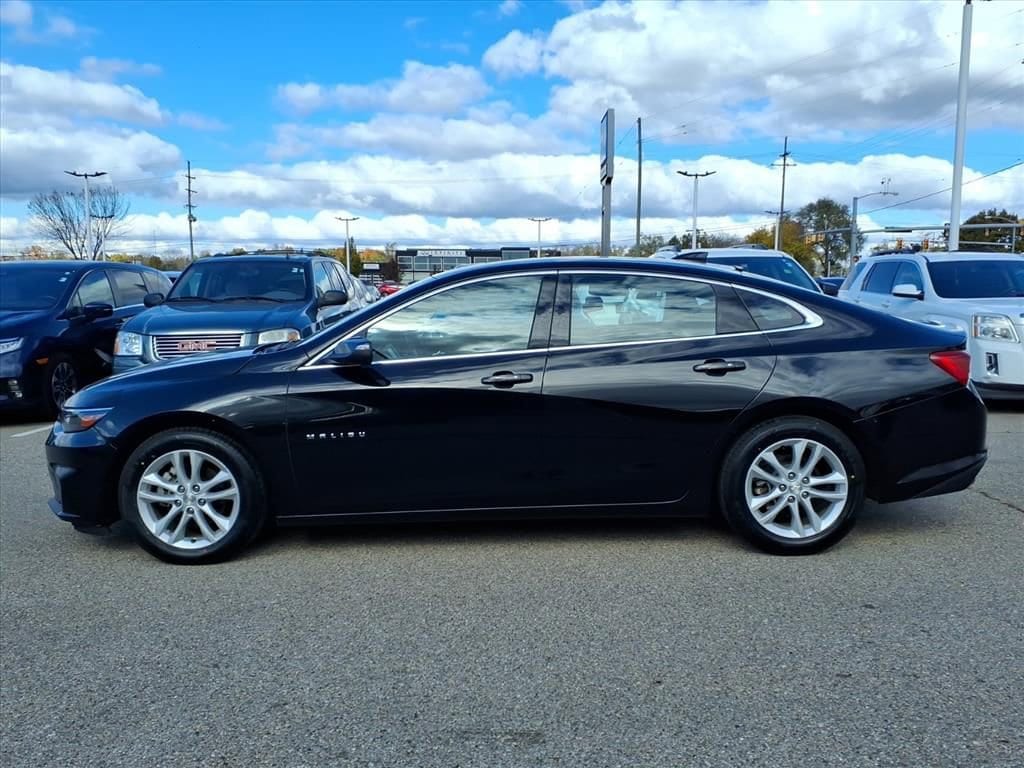 Thumbnail: 2017 Chevrolet Malibu - 7