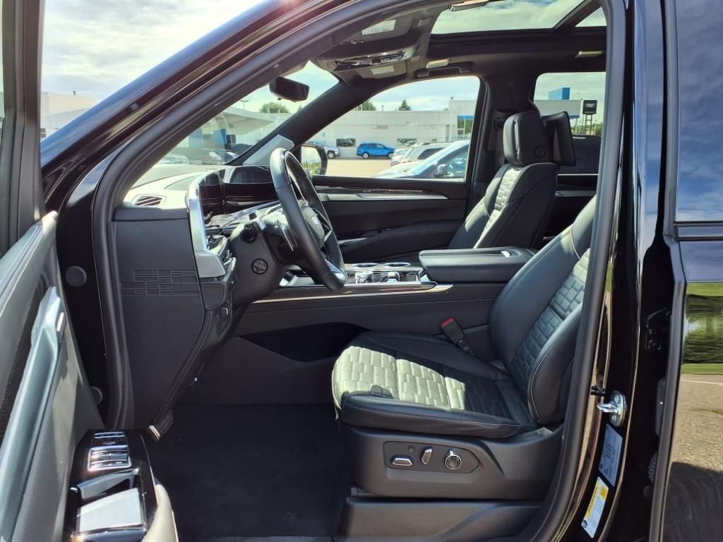 Thumbnail: 2025 Cadillac Escalade - 18