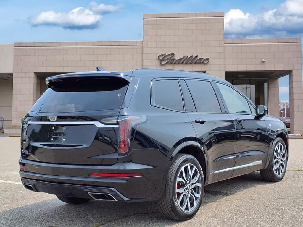 Thumbnail: 2022 Cadillac XT6 - 5