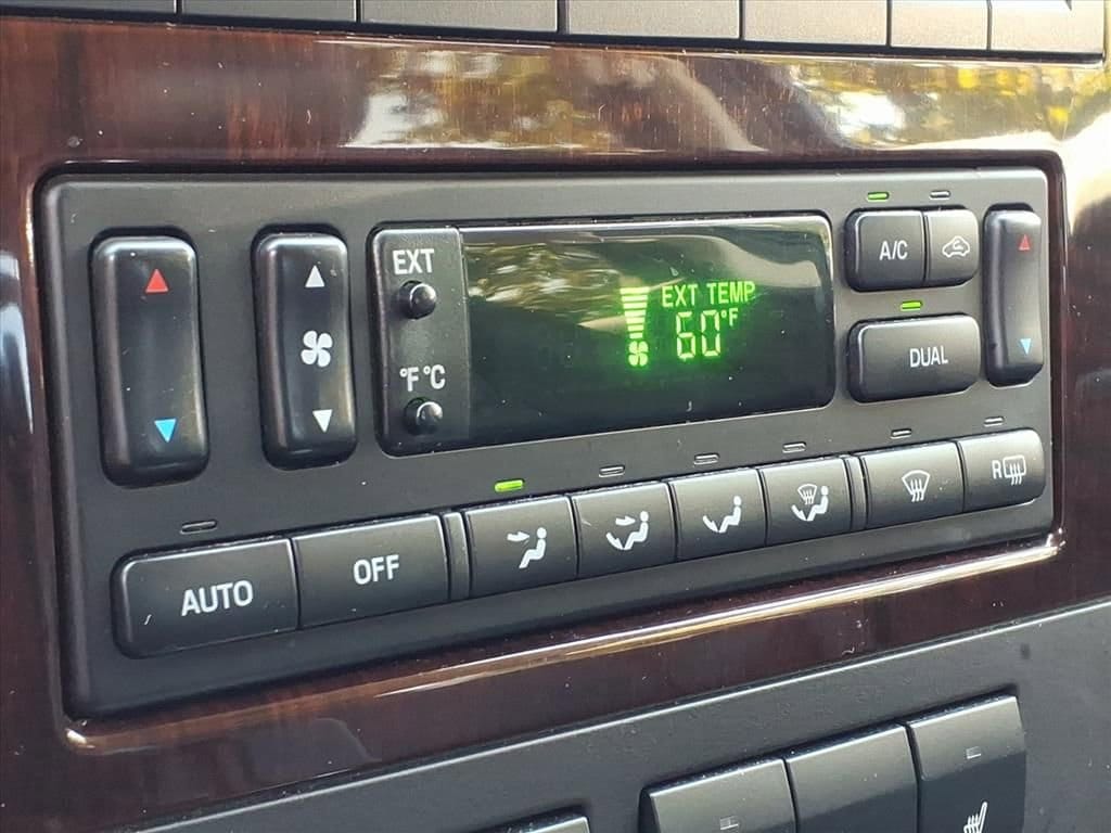 Thumbnail: 2010 Ford Explorer - 24