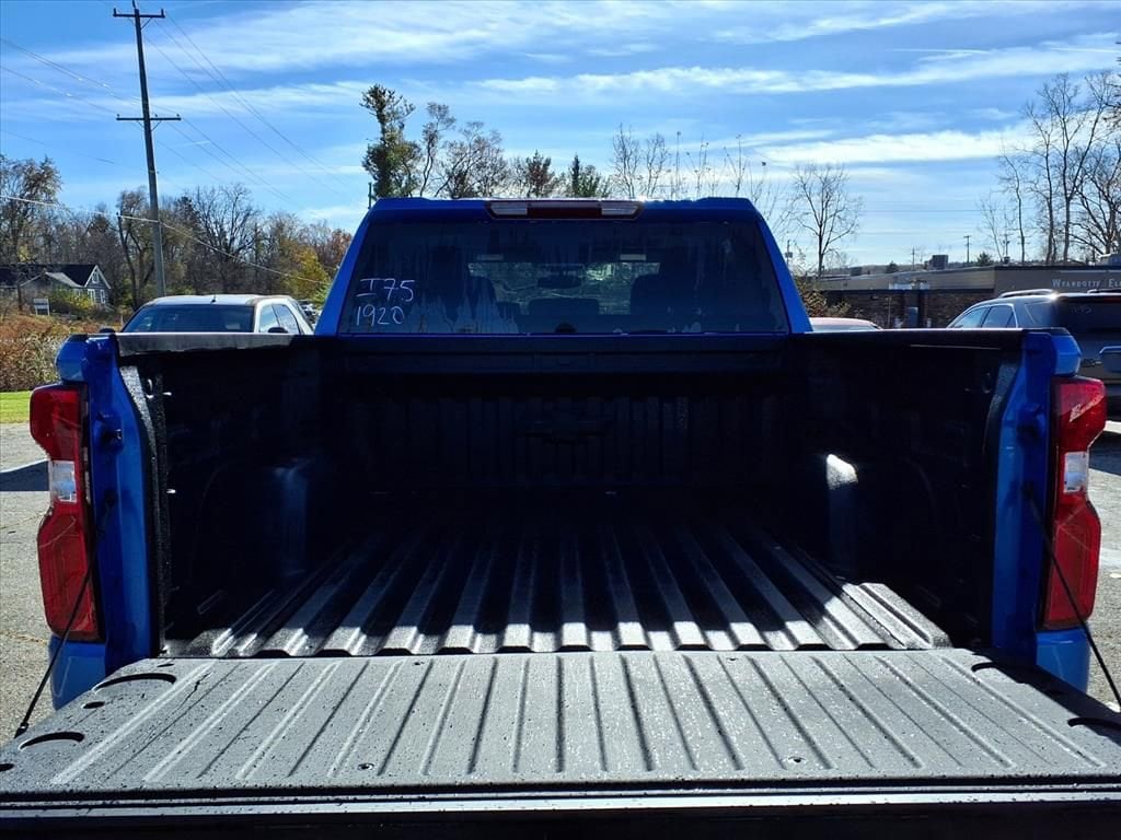 Thumbnail: 2026 Chevrolet Silverado 1500 - 9