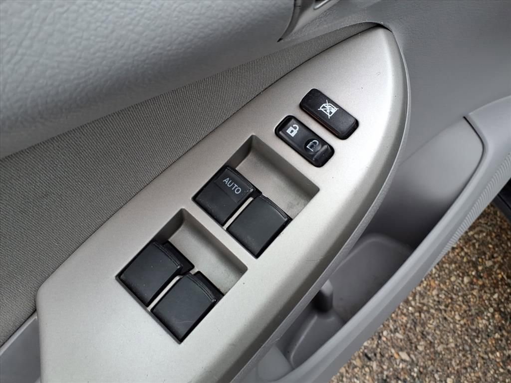 Thumbnail: 2012 Toyota Corolla - 14