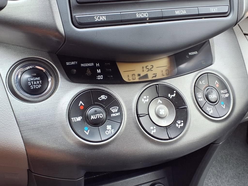 Thumbnail: 2012 Toyota RAV4 - 23