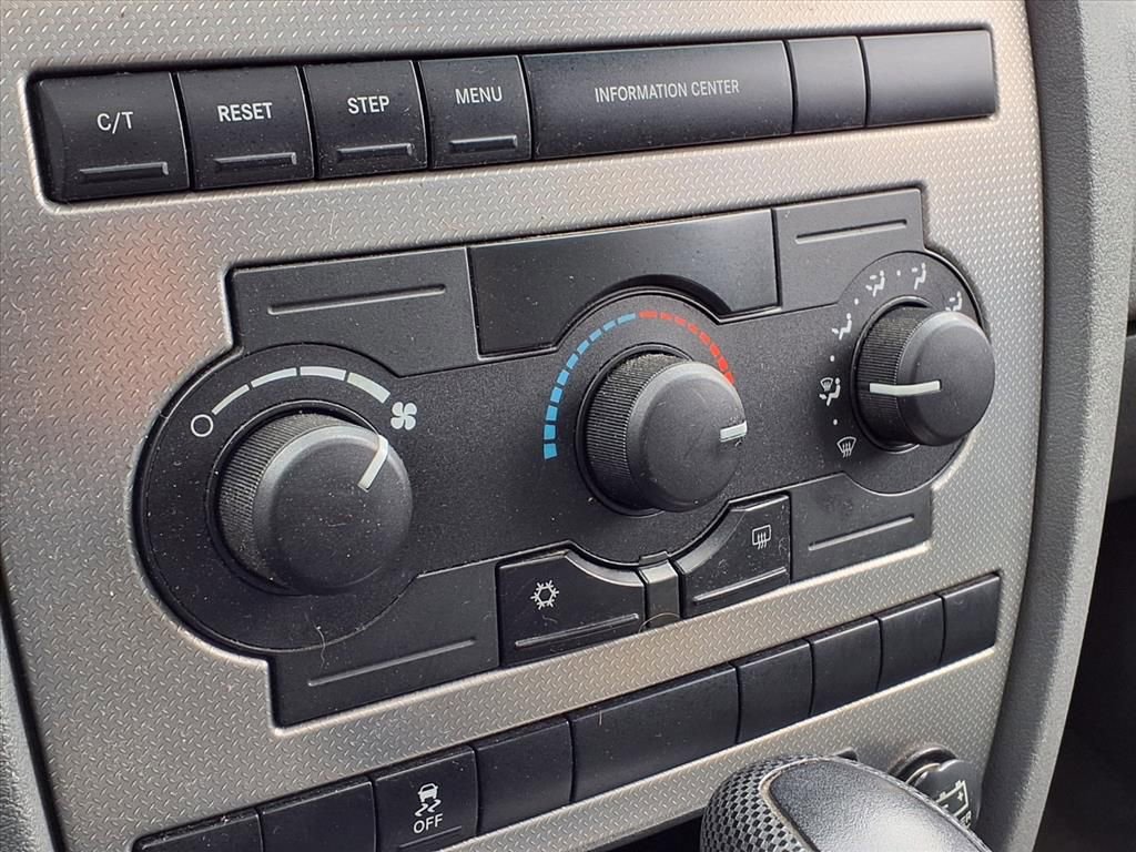 Thumbnail: 2006 Jeep Grand Cherokee - 24