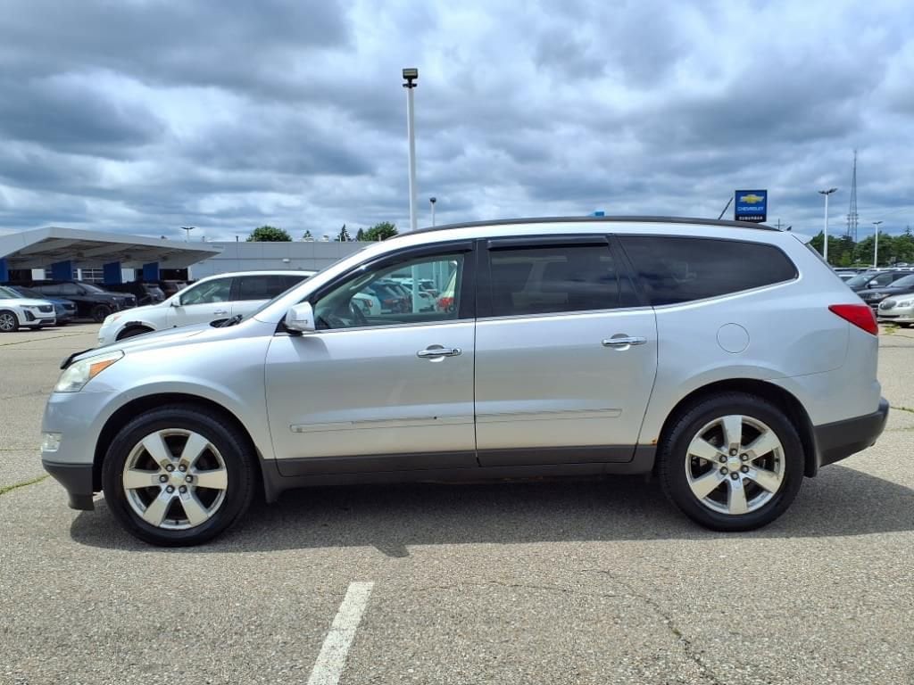 Thumbnail: 2010 Chevrolet Traverse - 8