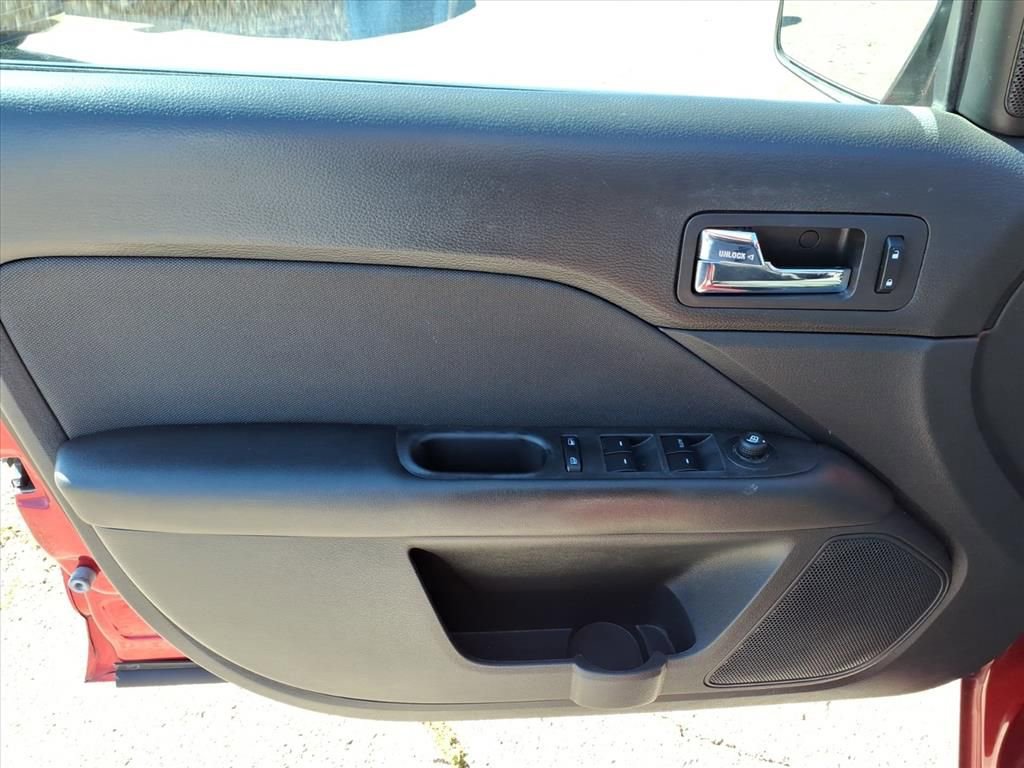 Thumbnail: 2011 Ford Fusion - 12