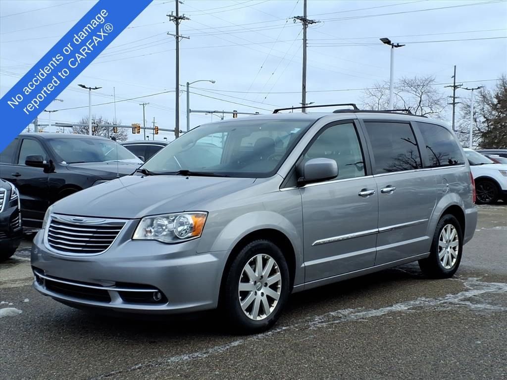 Thumbnail: 2016 Chrysler Town & Country - 1