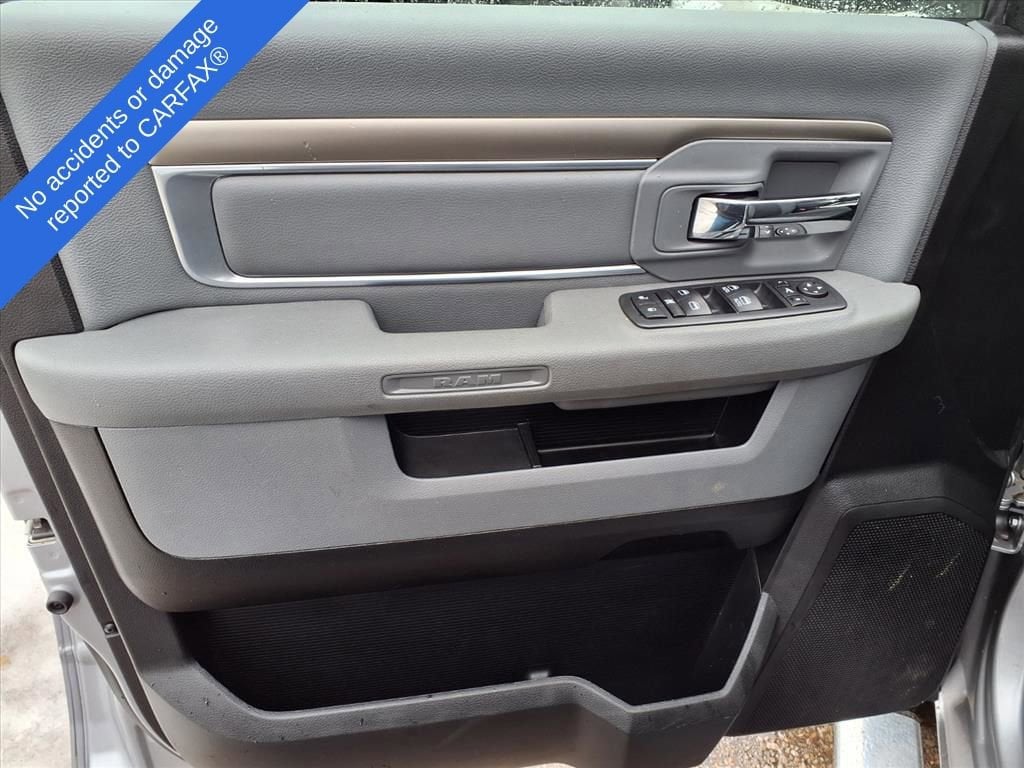 Thumbnail: 2020 RAM 1500 Classic - 16