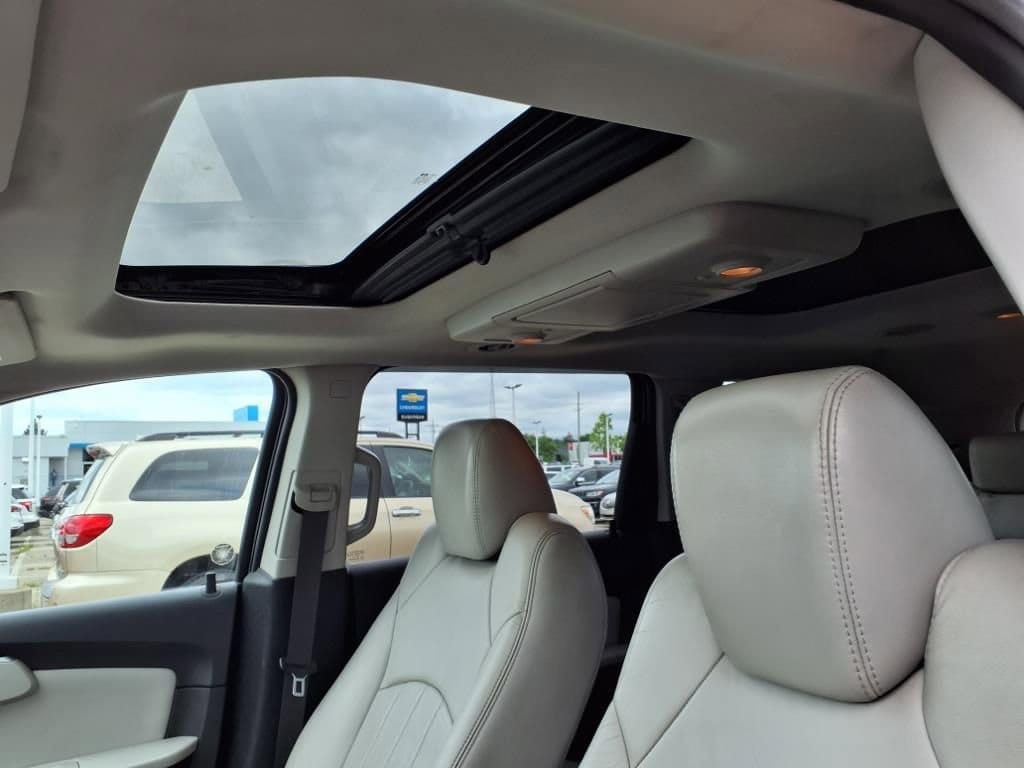 Thumbnail: 2010 Chevrolet Traverse - 17