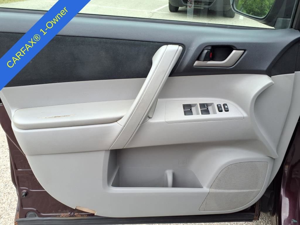 Thumbnail: 2012 Toyota Highlander - 15