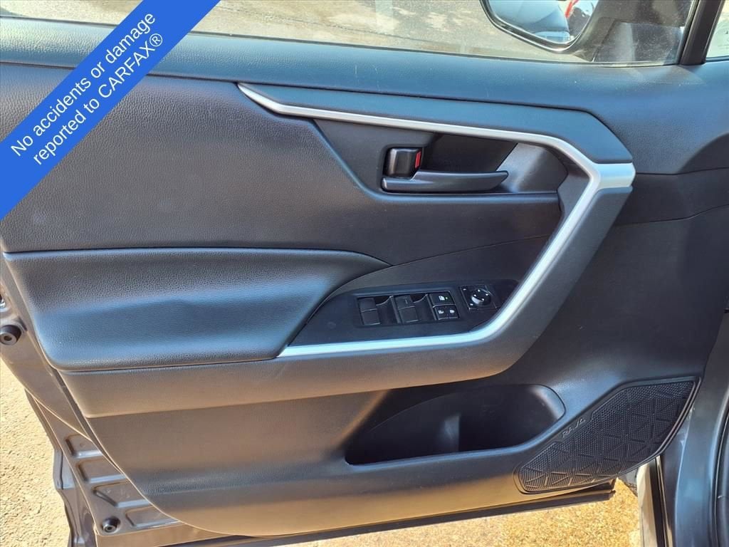 Thumbnail: 2019 Toyota RAV4 - 16