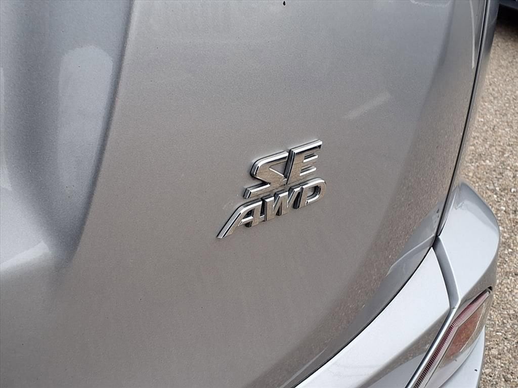 Thumbnail: 2016 Toyota RAV4 - 9