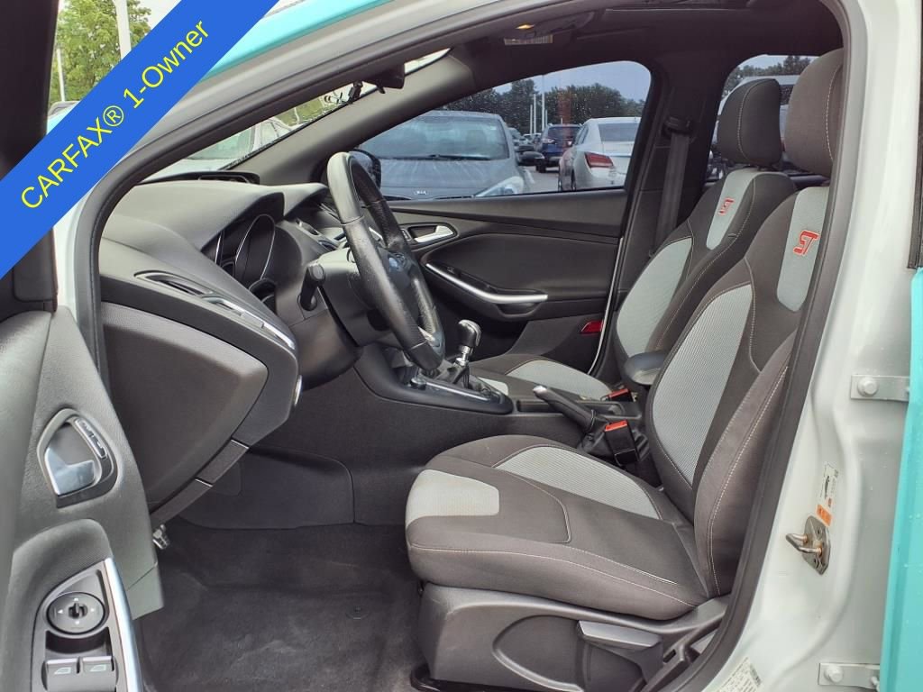 Thumbnail: 2015 Ford Focus - 18