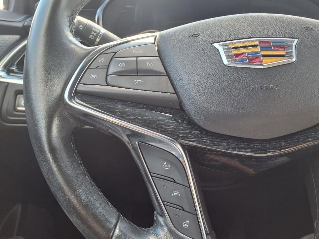 Thumbnail: 2021 Cadillac XT5 - 16