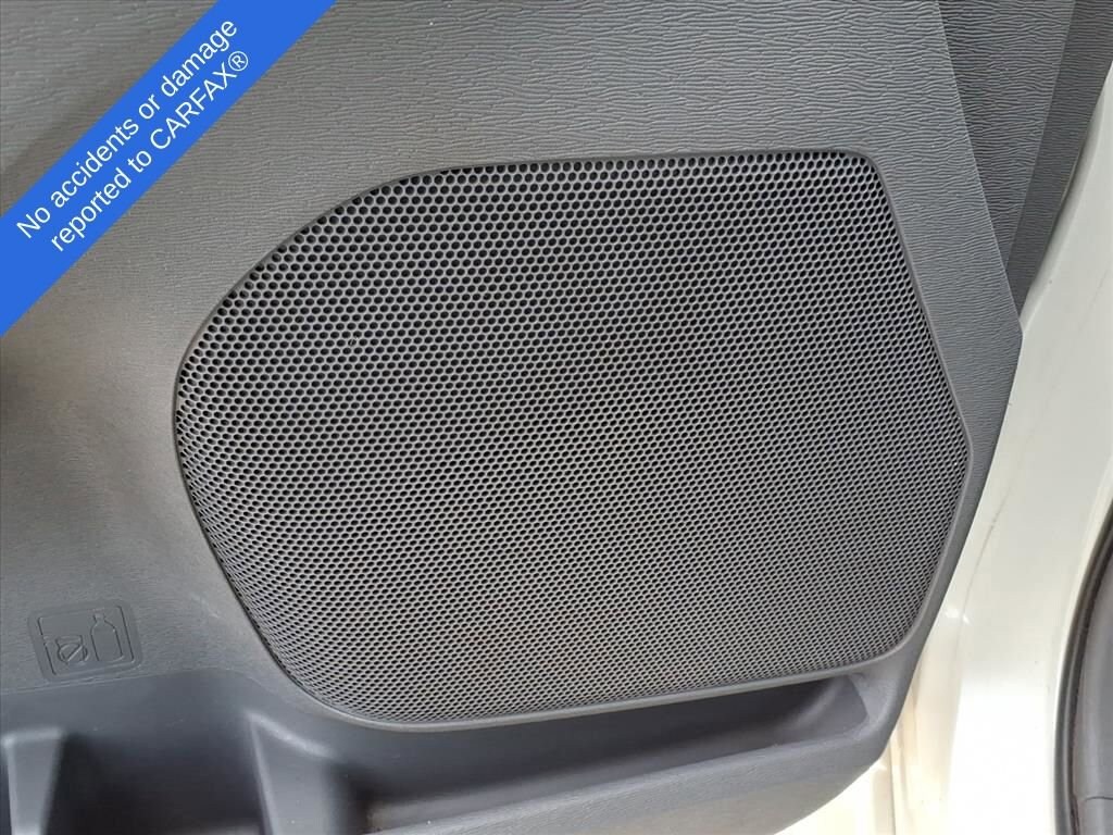 Thumbnail: 2016 Toyota Sienna - 15