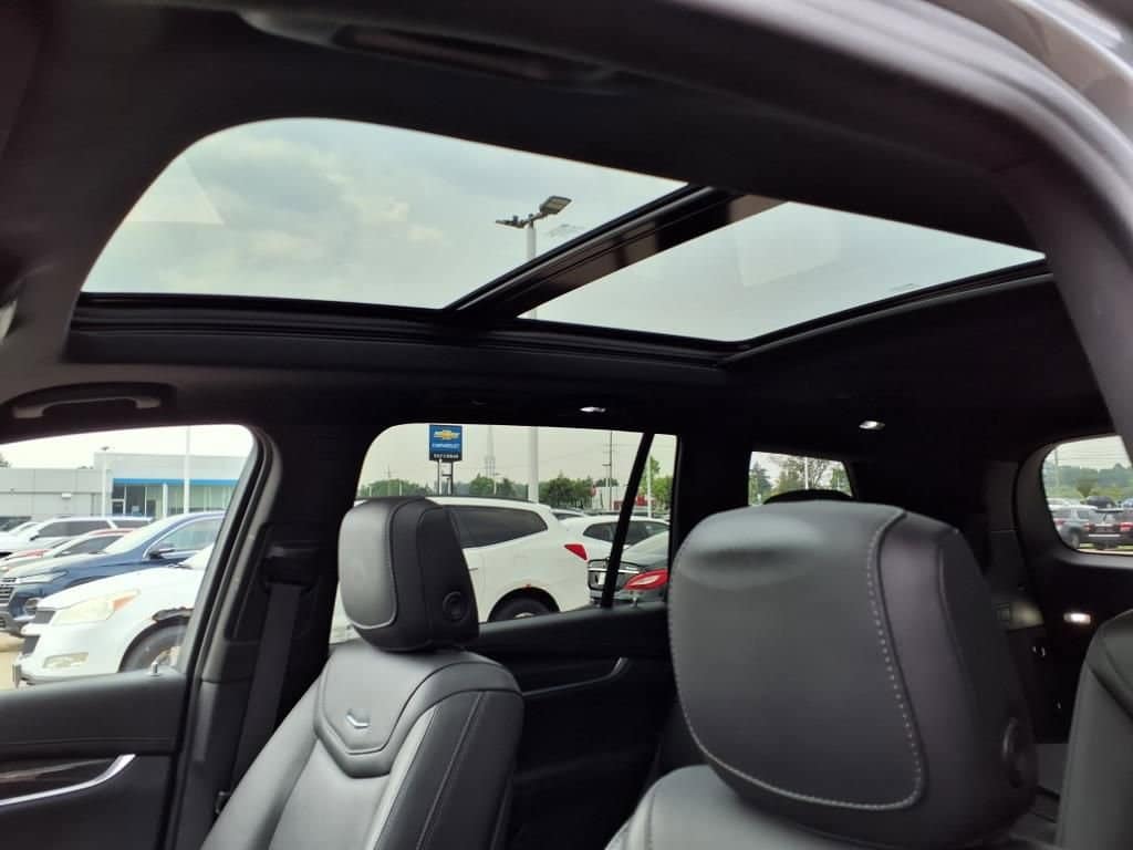 Thumbnail: 2023 Cadillac XT6 - 17