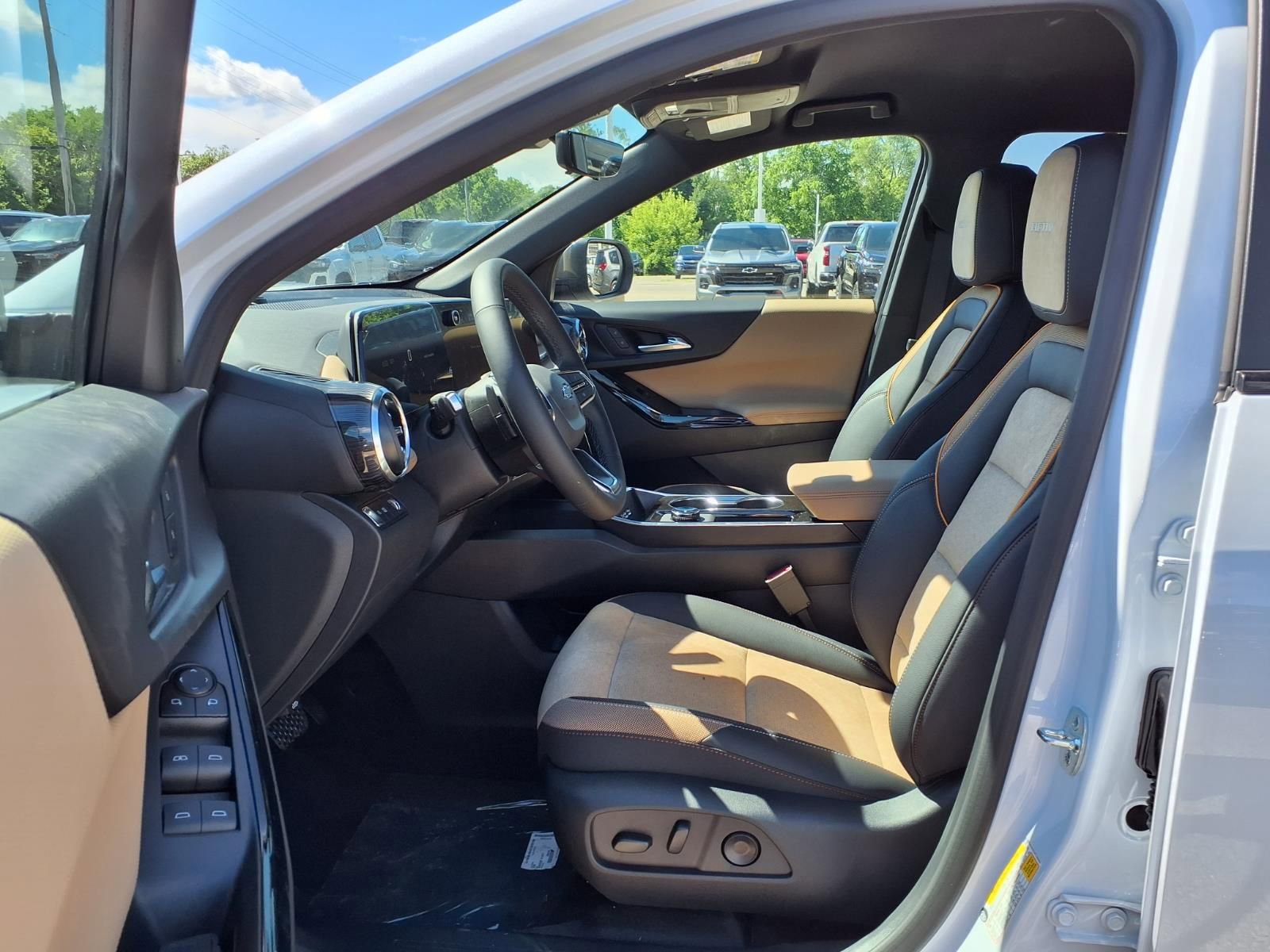 Thumbnail: 2026 Chevrolet Equinox - 14