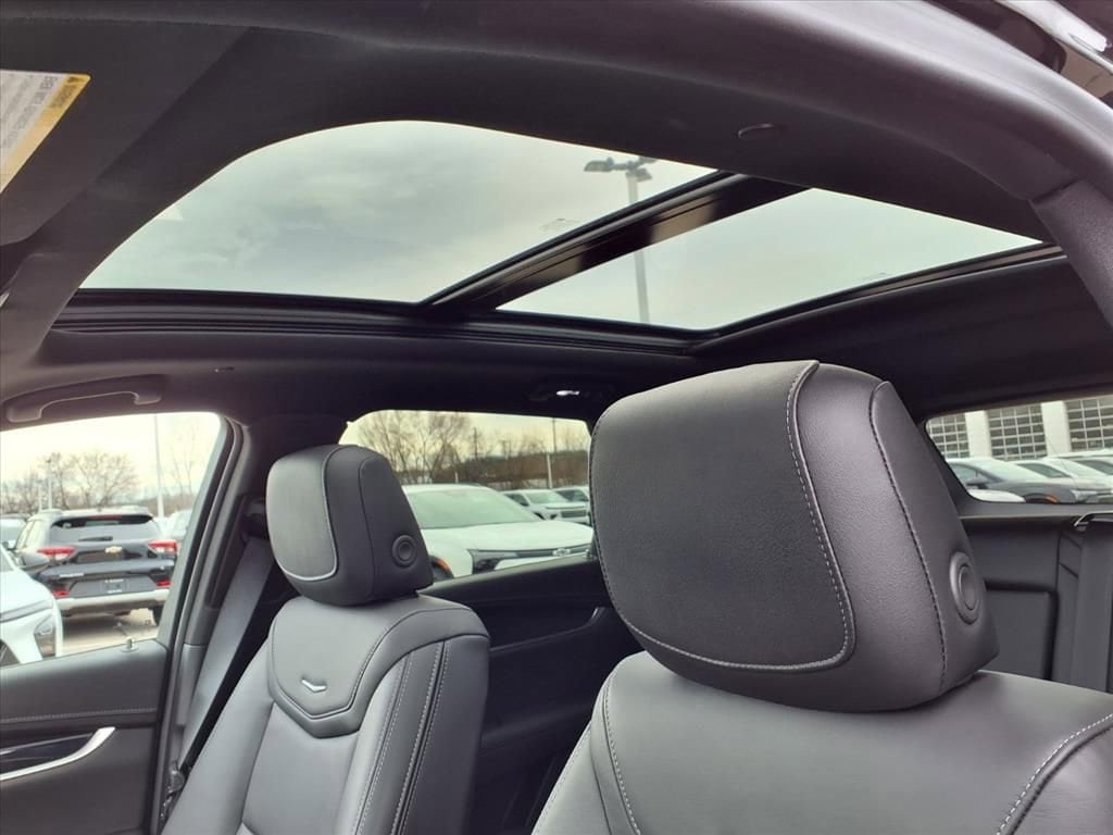 Thumbnail: 2024 Cadillac XT5 - 18