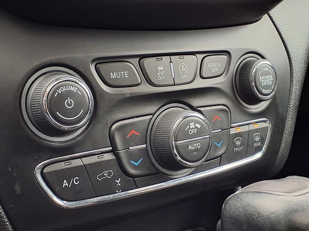 Thumbnail: 2019 Jeep Cherokee - 27