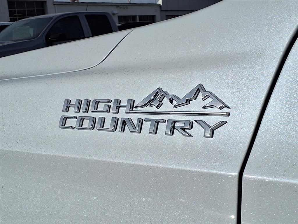 Thumbnail: 2026 Chevrolet Suburban - 16