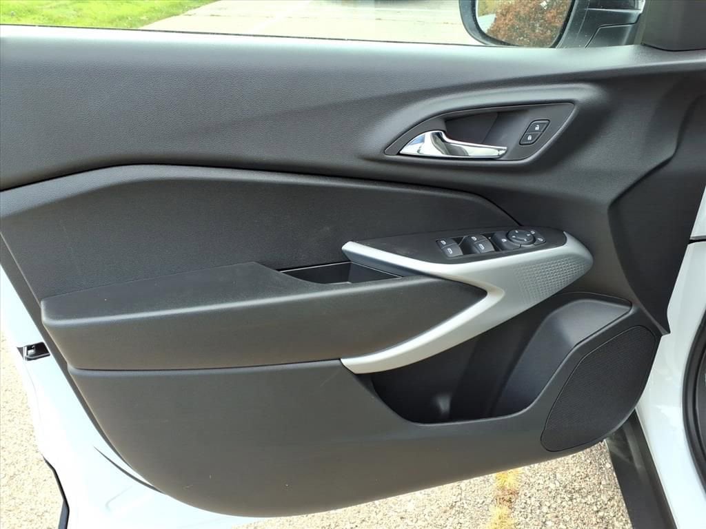 Thumbnail: 2026 Chevrolet Trax - 12