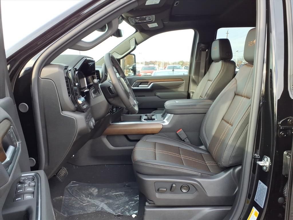 Thumbnail: 2026 Chevrolet Silverado 3500 - 16