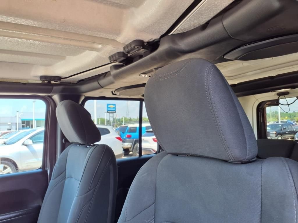 Thumbnail: 2018 Jeep Wrangler - 16