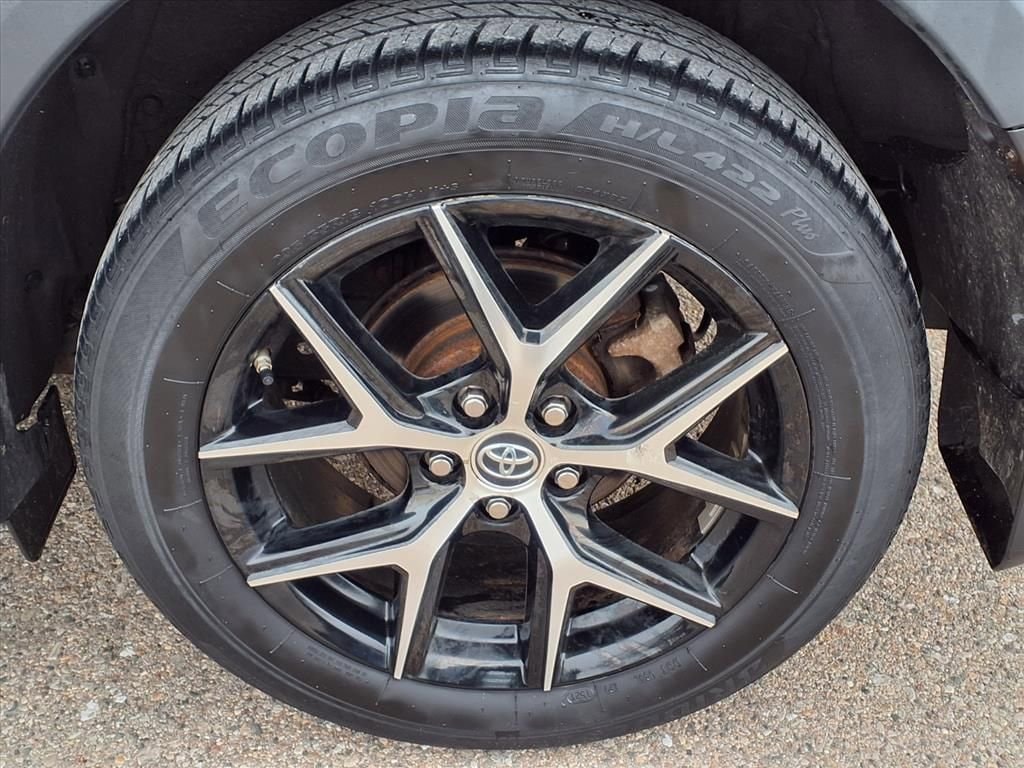 Thumbnail: 2016 Toyota RAV4 - 8