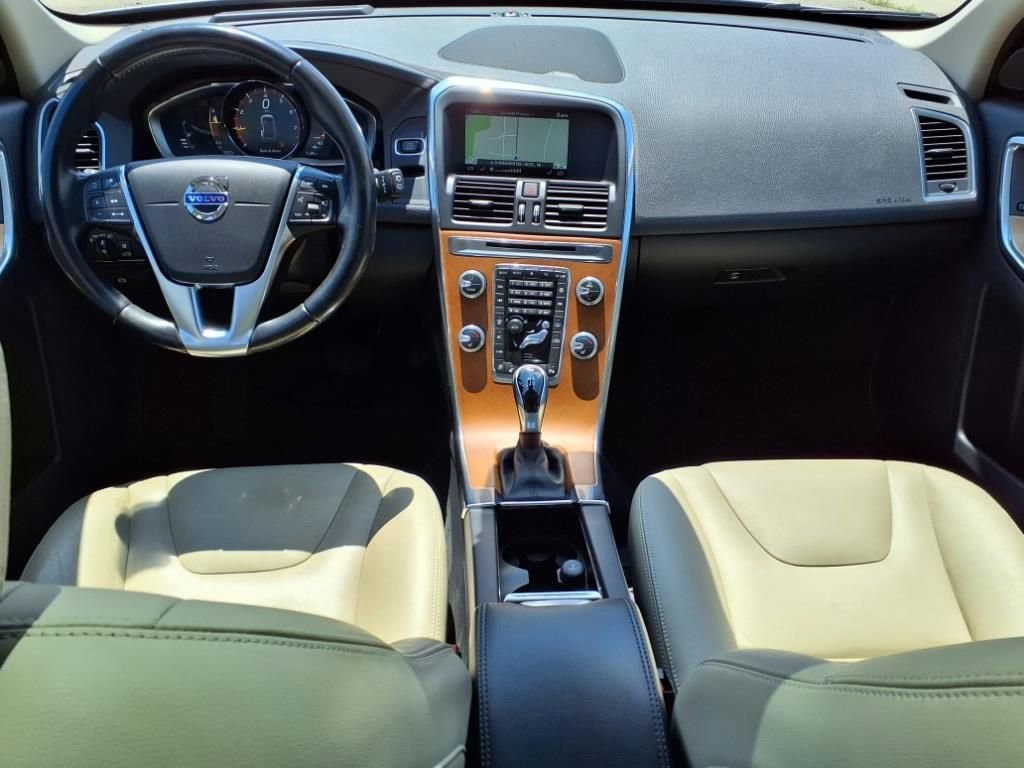 Thumbnail: 2017 Volvo XC60 - 12