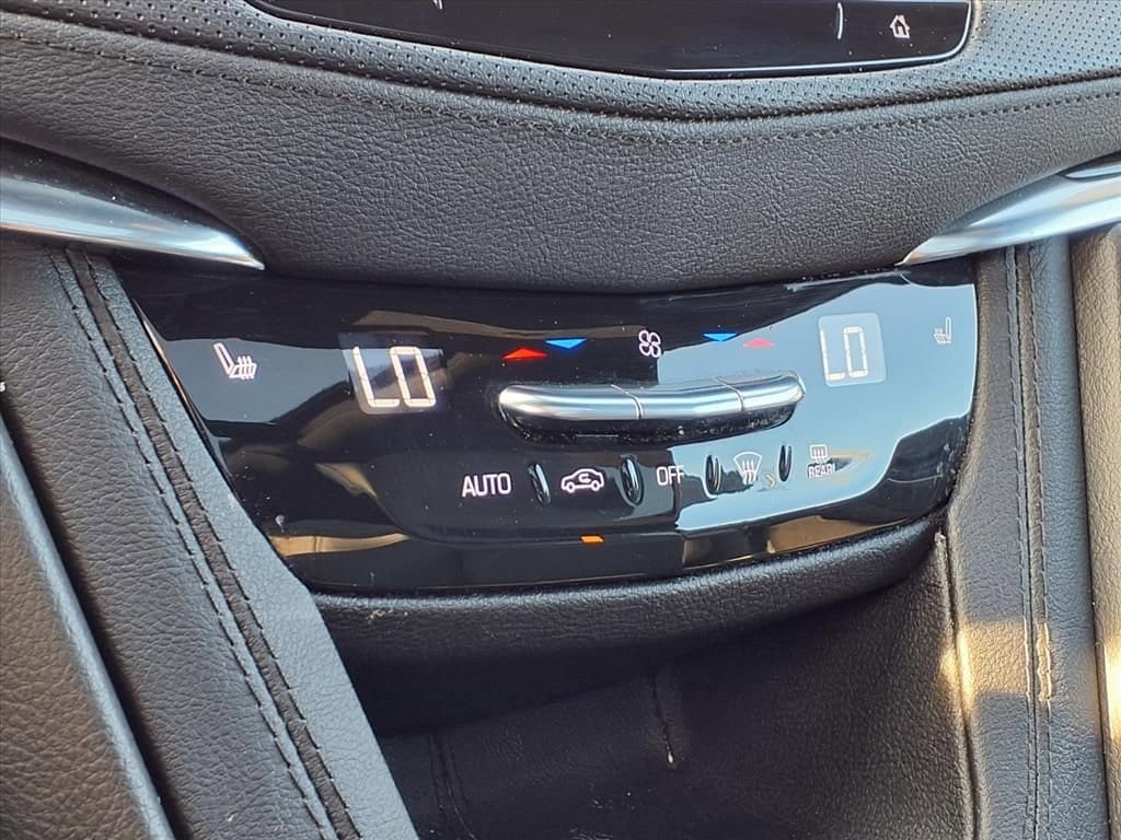 Thumbnail: 2023 Cadillac XT5 - 27