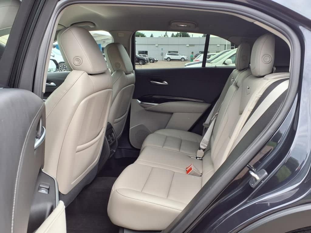 Thumbnail: 2023 Cadillac XT4 - 10