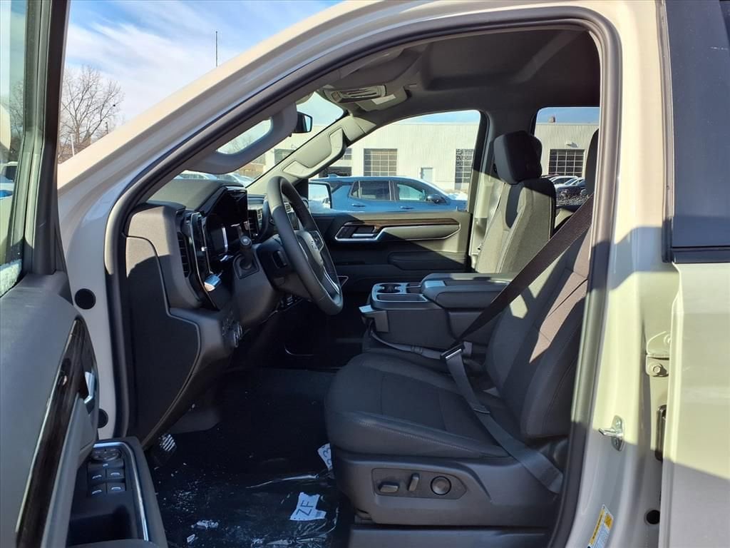 Thumbnail: 2026 Chevrolet Silverado 1500 - 14