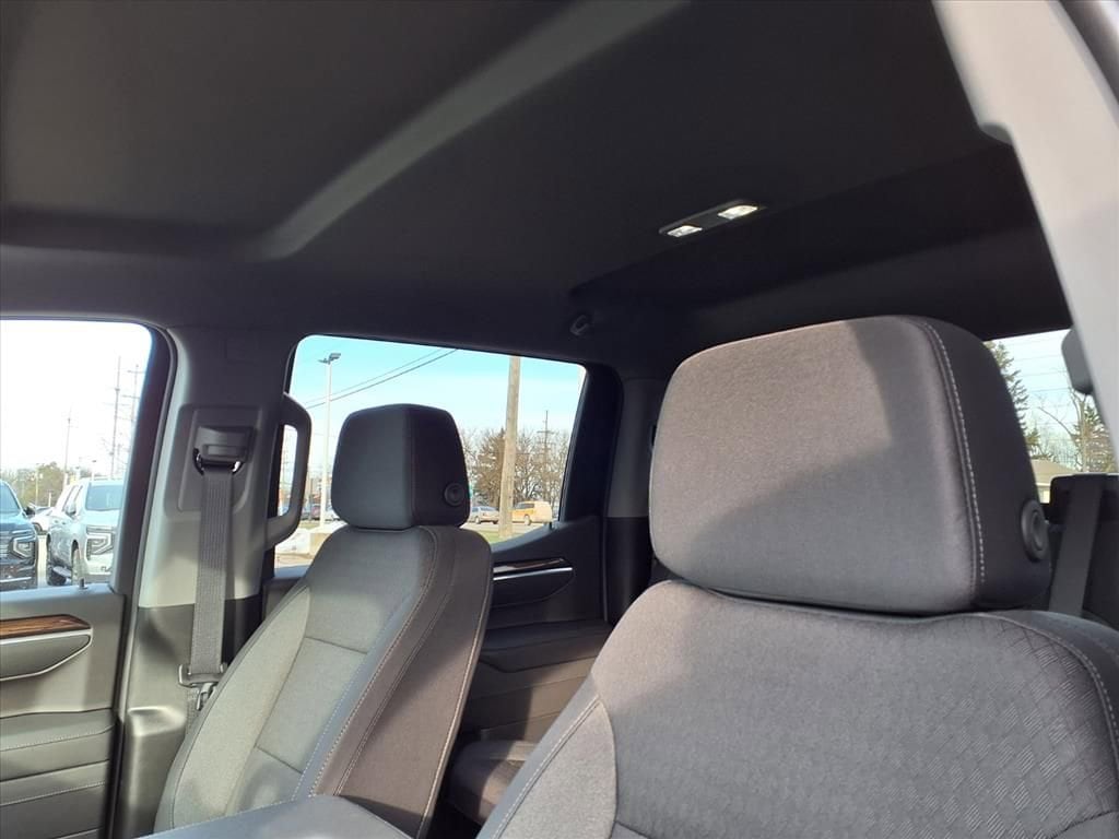 Thumbnail: 2026 Chevrolet Silverado 1500 - 12