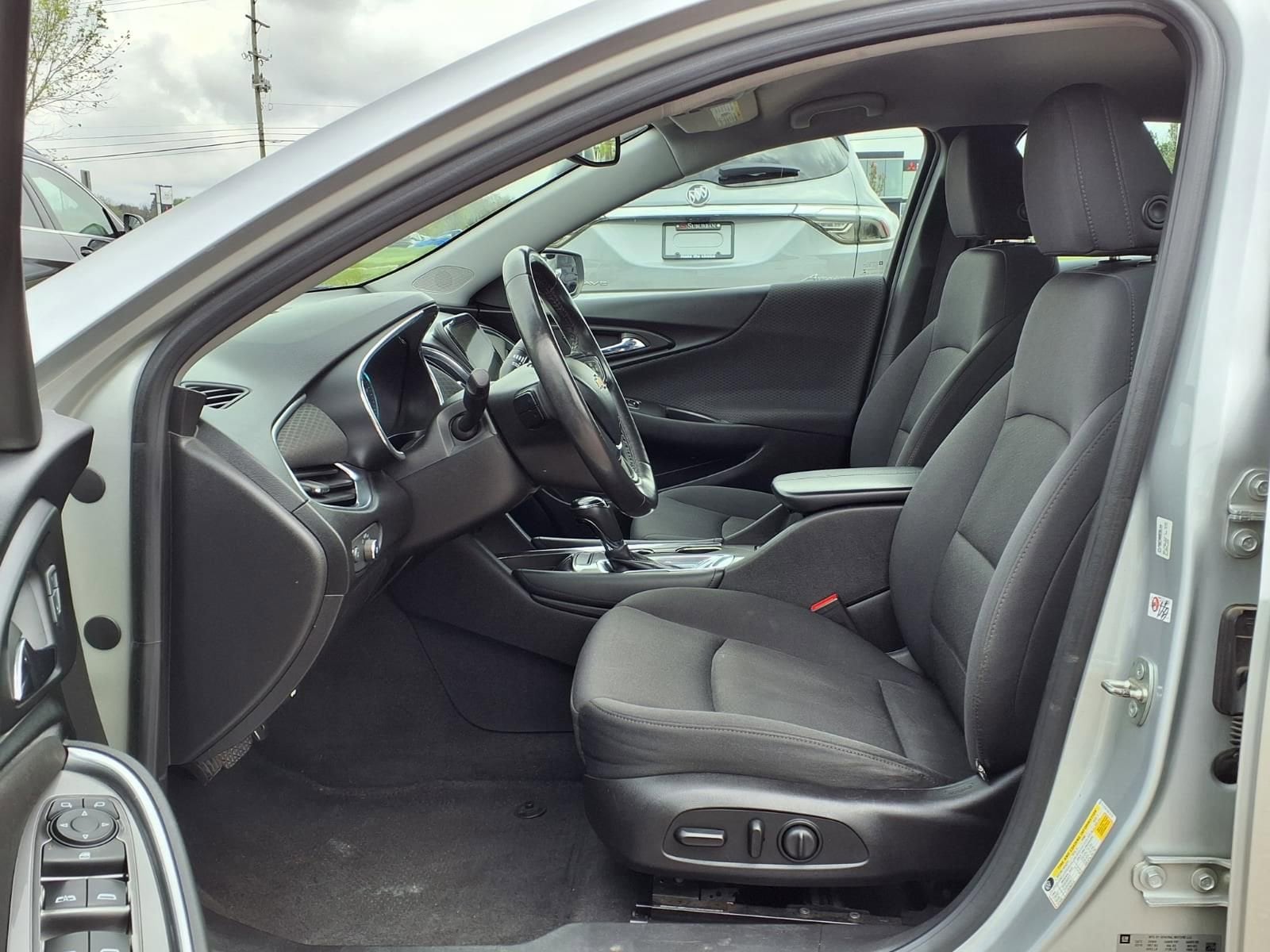 Thumbnail: 2016 Chevrolet Malibu - 17