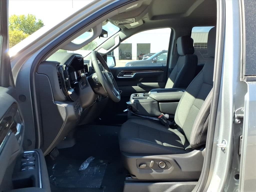 Thumbnail: 2026 Chevrolet Silverado 1500 - 14