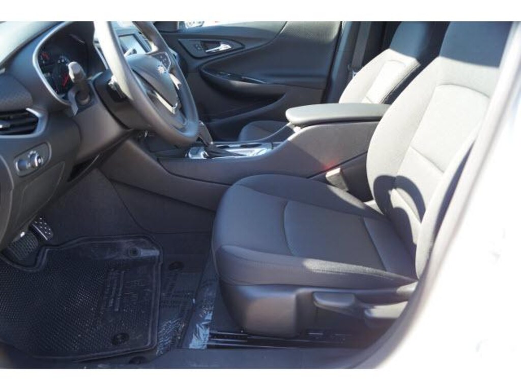 New 2017 Chevrolet Malibu LS w/1LS (Retail only) Sedan