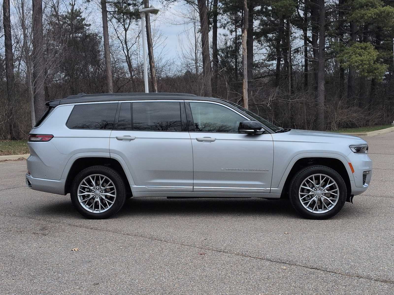 Thumbnail: 2024 Jeep Grand Cherokee L - 9