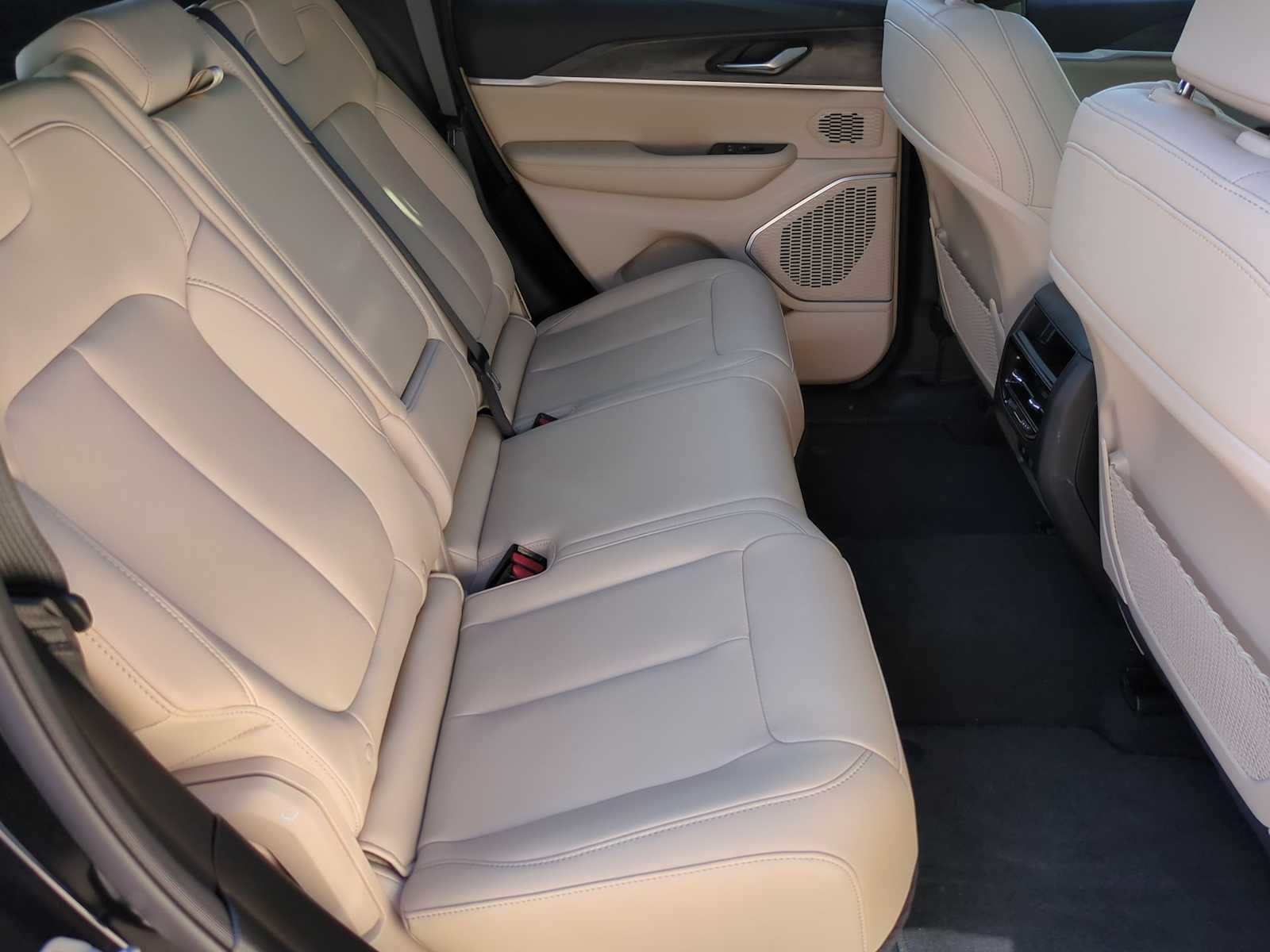 Thumbnail: 2024 Jeep Grand Cherokee - 22