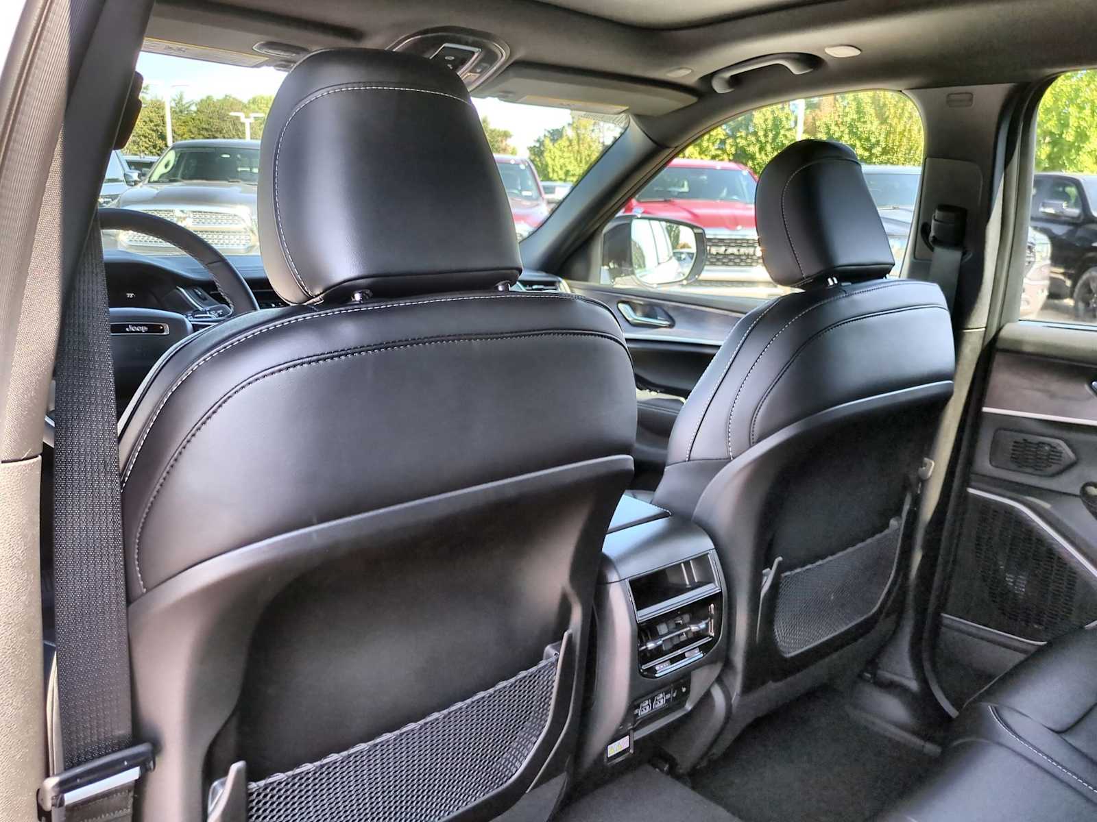 Thumbnail: 2025 Jeep Grand Cherokee - 18