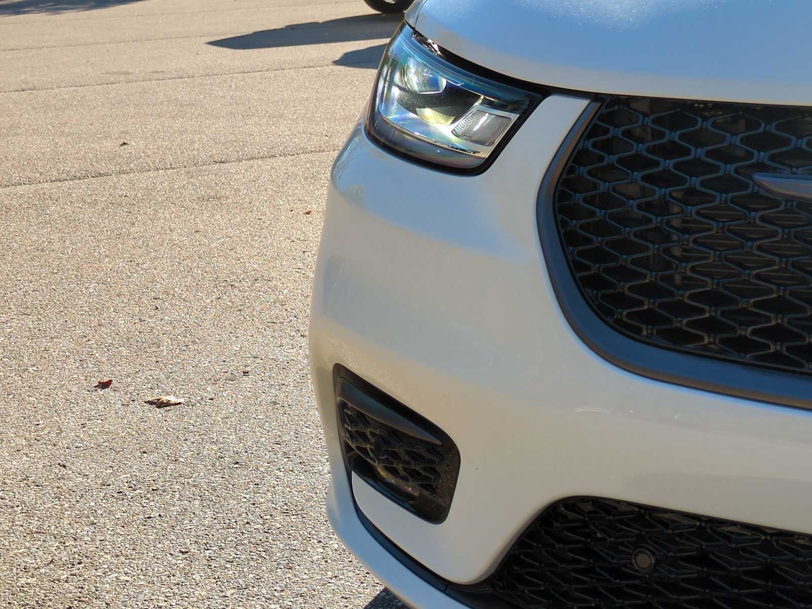 Thumbnail: 2026 Chrysler Pacifica - 11