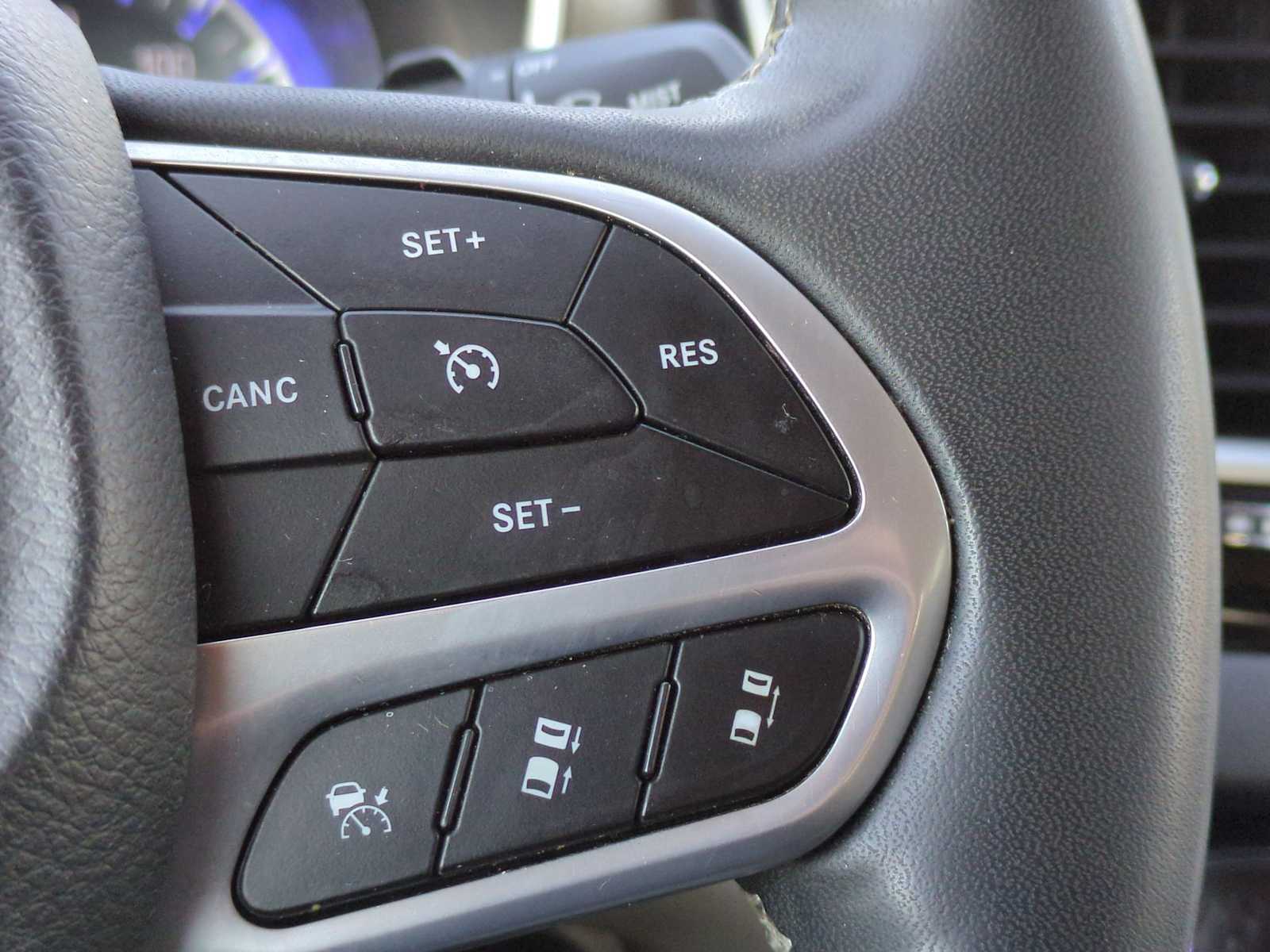 Thumbnail: 2024 Chrysler Pacifica - 26